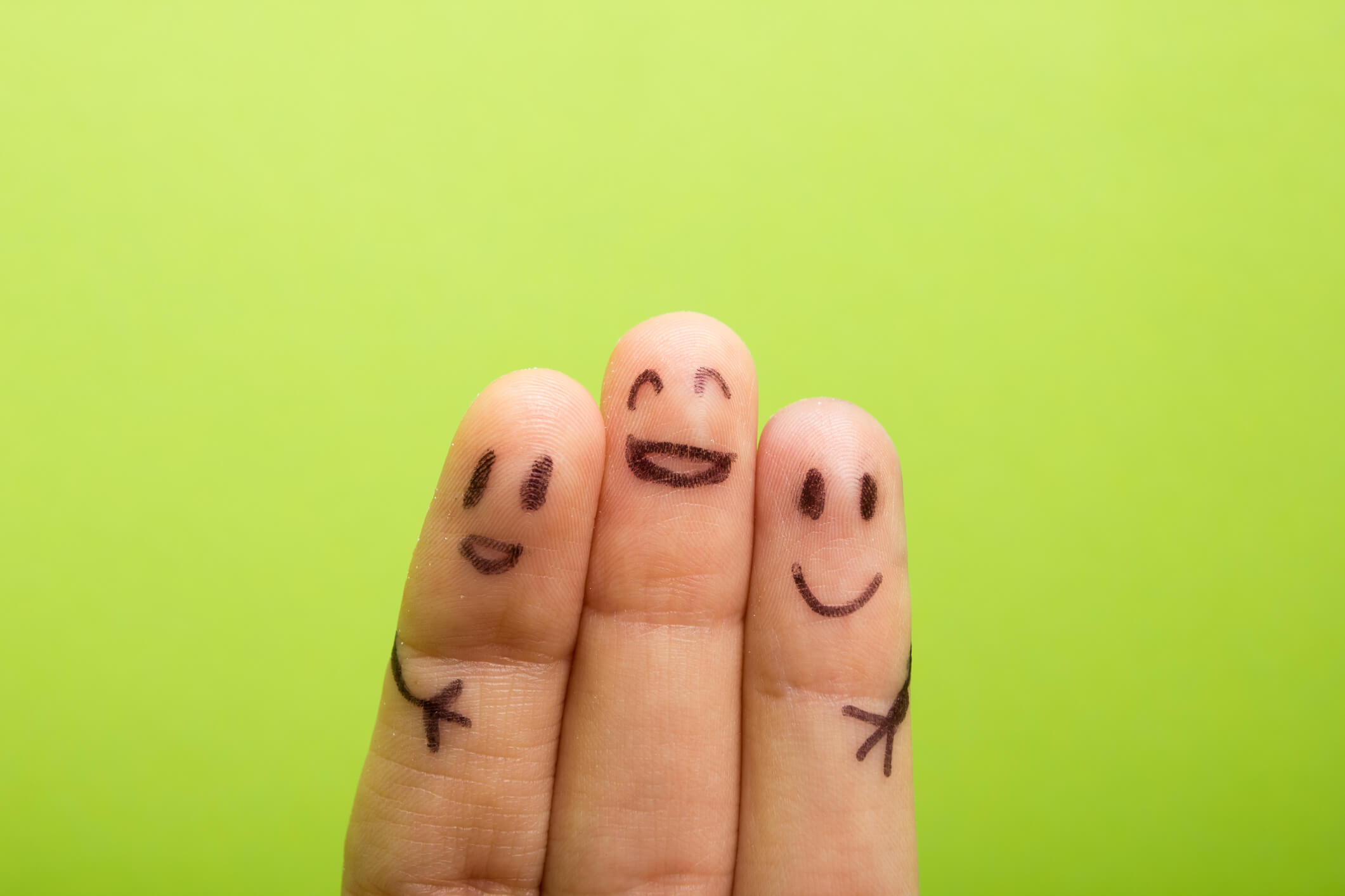 three smiling fingers that are very happy to be friends